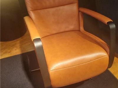 Lederland EINDHOVEN Showroommodel Tiest electr  large  relax fauteuil